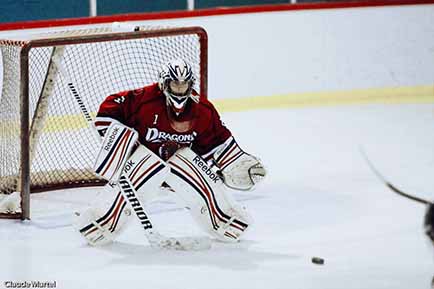 Un gardien de but au hockey