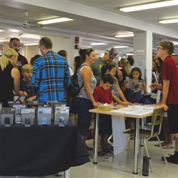 La bibliothèque est l'un des local visité pendant le tour guidé.